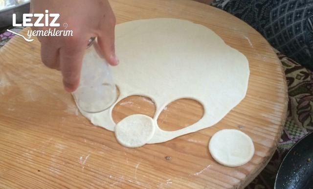 Ev Yapımı Mantı Hamuru Nasıl Yapılır