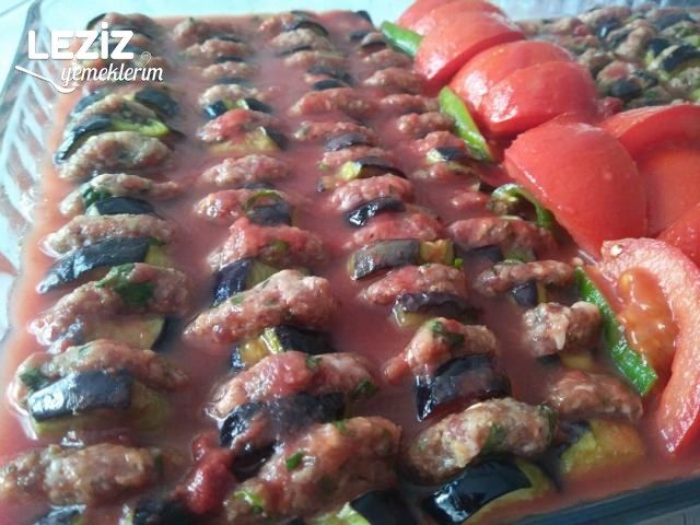 Fırında Soslu Sebzeli Leziz Köfte