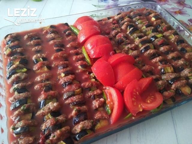 Fırında Soslu Sebzeli Leziz Köfte