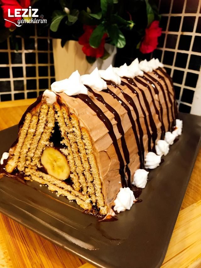 Çikolata Pudingli Piramit Pasta