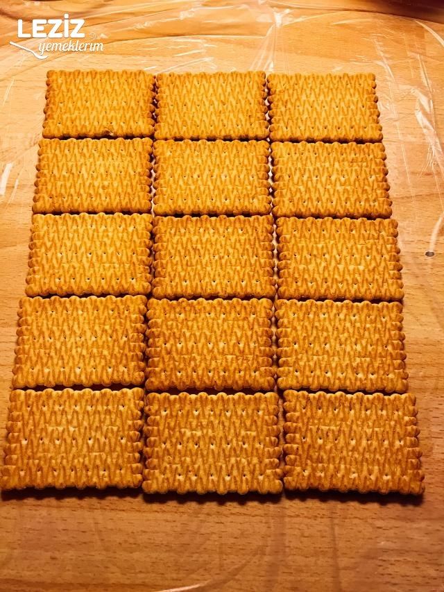 Çikolata Pudingli Piramit Pasta