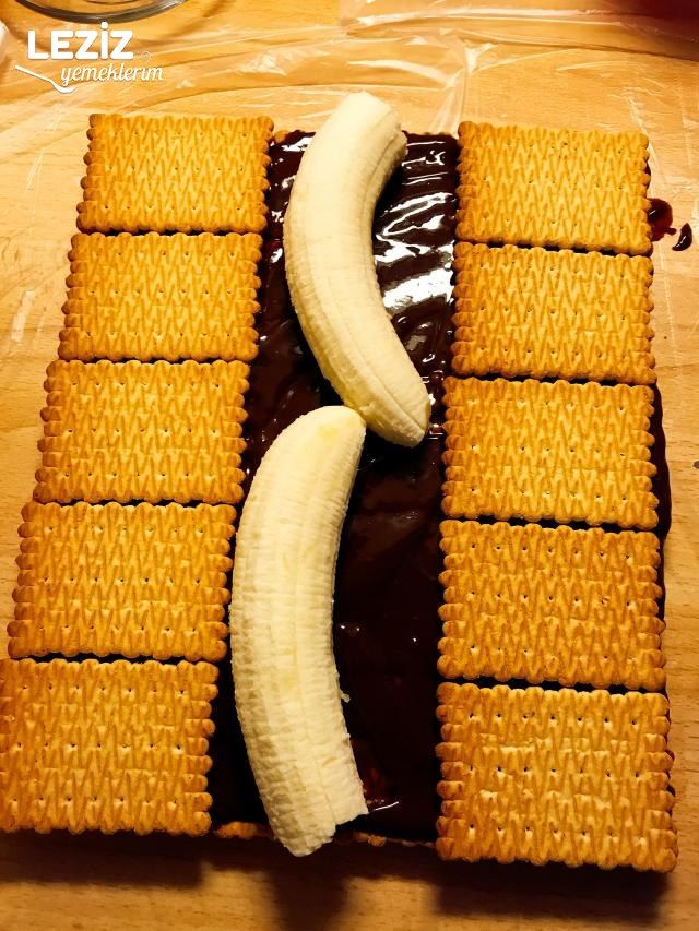 Çikolata Pudingli Piramit Pasta