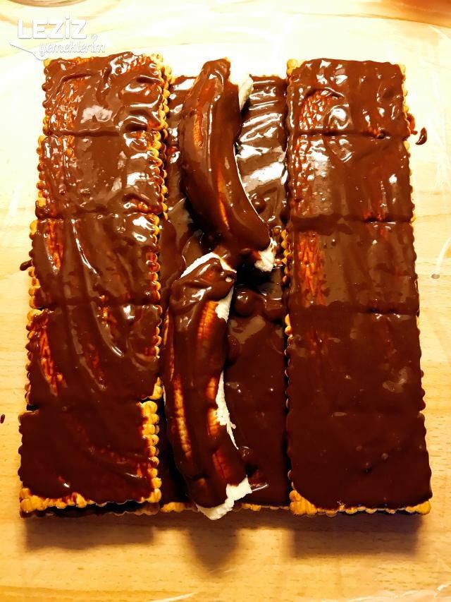 Çikolata Pudingli Piramit Pasta