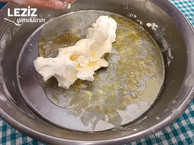 Baharatlı Bayatlamayan Tuzlu Kurabiye Tarifi (Püf Noktalarıyla)