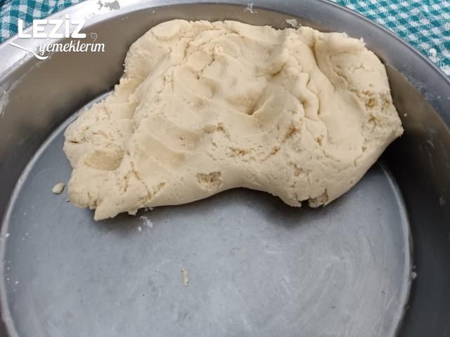 Baharatlı Bayatlamayan Tuzlu Kurabiye Tarifi (Püf Noktalarıyla)