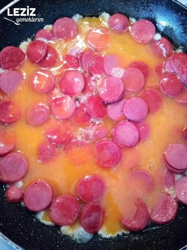 Kahvaltı Da Sosisli Yumurta