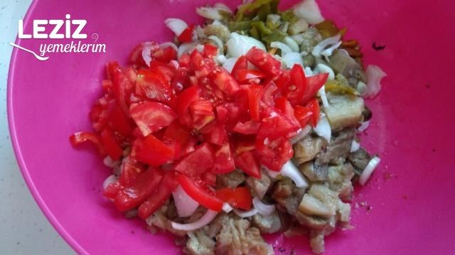 Köz Patlıcan Salatası Tarifi