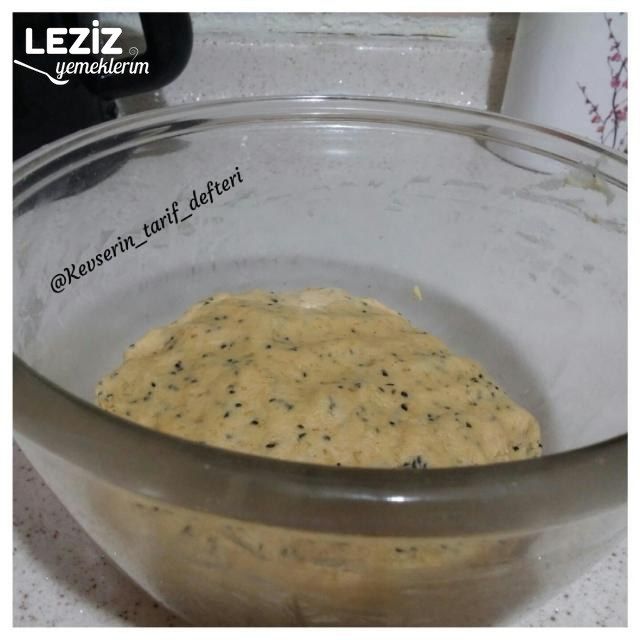 Lokmalık Susamlı Biberli Çörekotlu Kurabiye