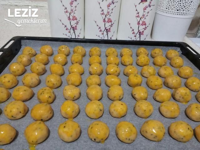 Lokmalık Susamlı Biberli Çörekotlu Kurabiye