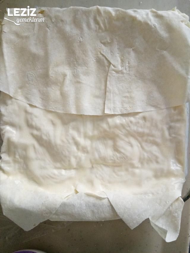 Makarnalı Börek (Yalancı Su Böreği)