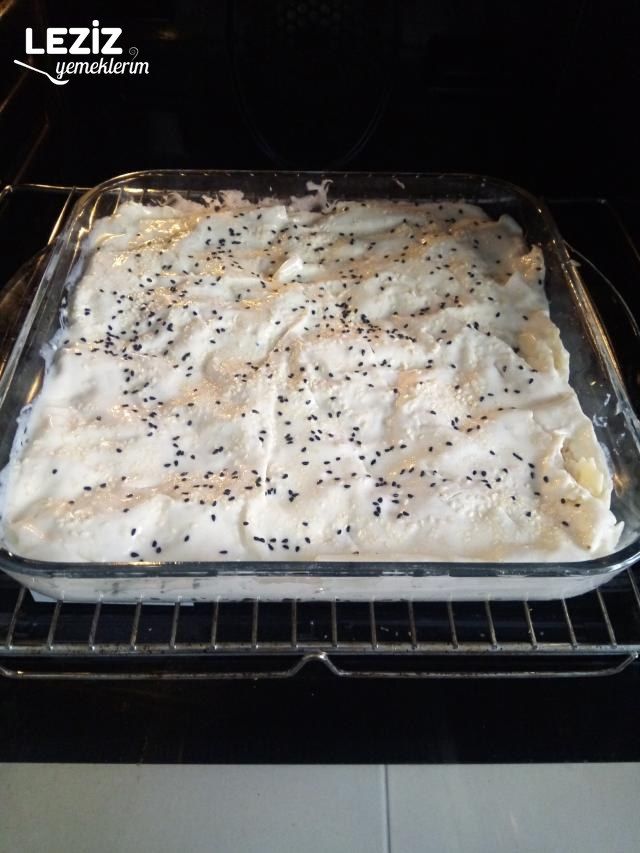 Makarnalı Börek (Yalancı Su Böreği)