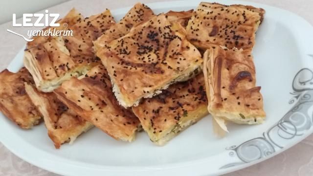 Lor Peynirli Tepsi Böreği