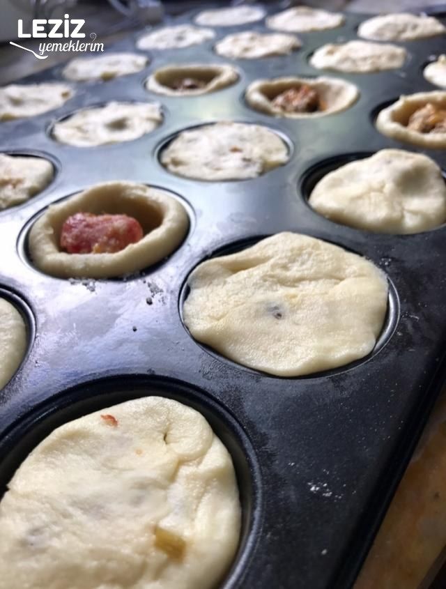 Kuşbaşılı Etli Kıyır Poğaça