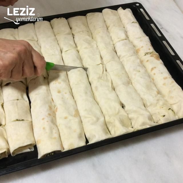 Ispanaklı Peynirli Kesme Börek