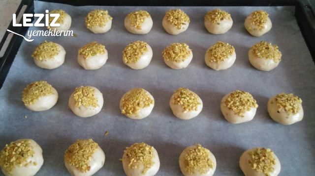 Ağızda Dağılan Antep Fıstıklı Kurabiye