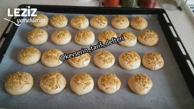 Ağızda Dağılan Antep Fıstıklı Kurabiye