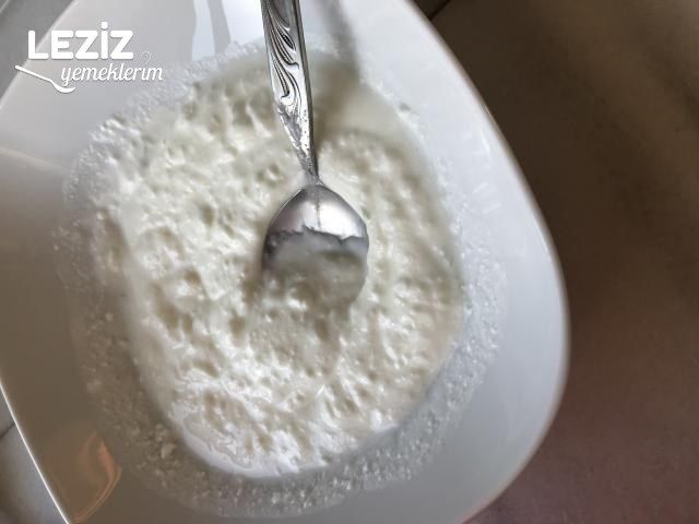 Yoğurtlu Enginar Salatası