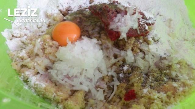 Bayat Ekmek İle Bulgur Köftesi