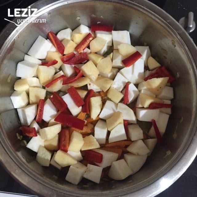Çok Faydalı Ayvalı Zerdeçallı Kereviz