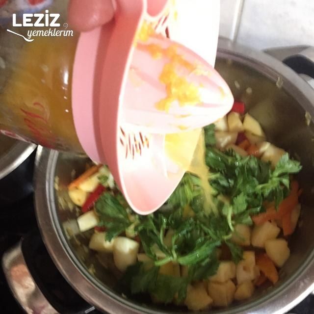 Çok Faydalı Ayvalı Zerdeçallı Kereviz
