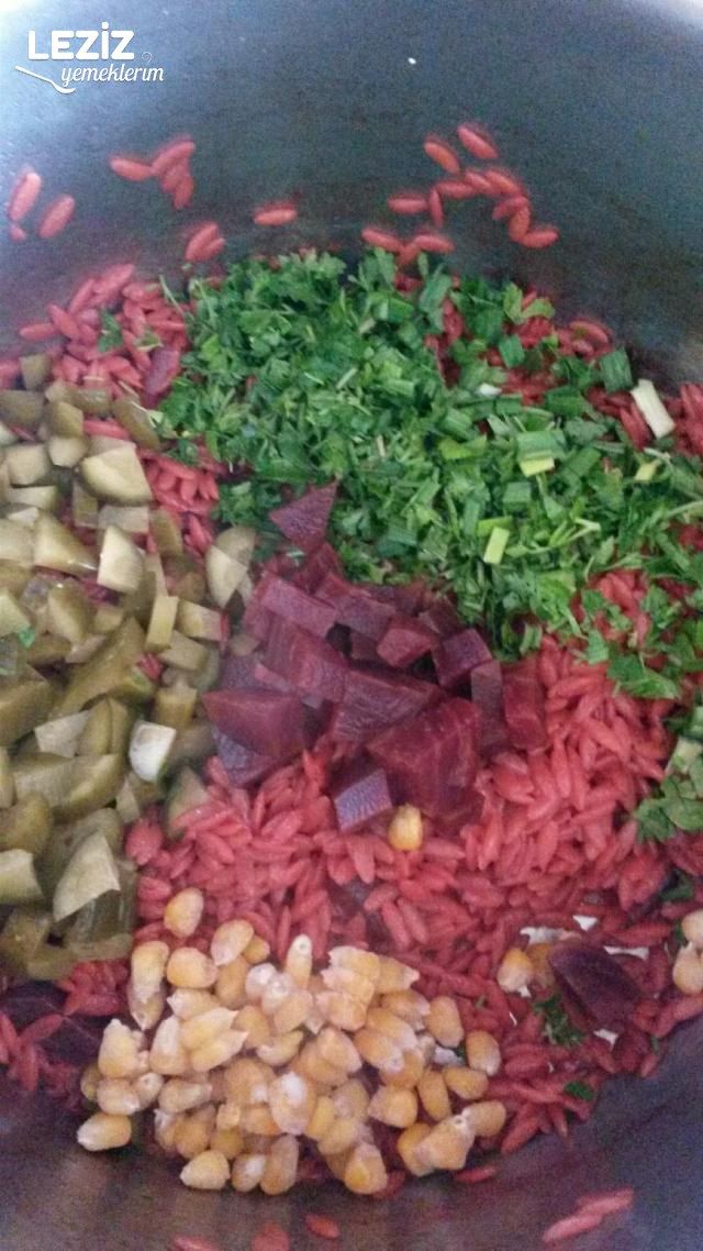 Kıpkırmızı Şehriye Salatası