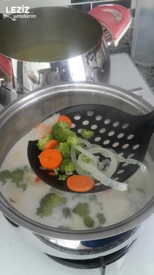 Sütlü Brokoli Çorbası