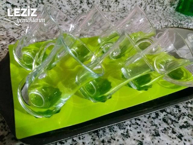 Bardakta İki Renkli Muhallebi