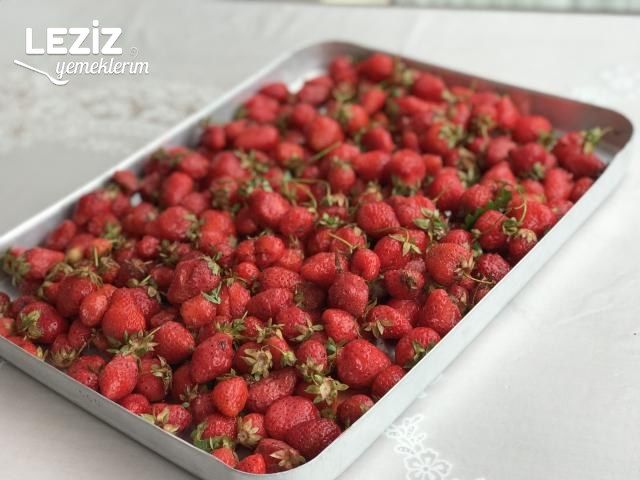 Çilek Reçeli Nasıl Yapılır? (Aşama Aşama Fotoğraflı Anlatım)