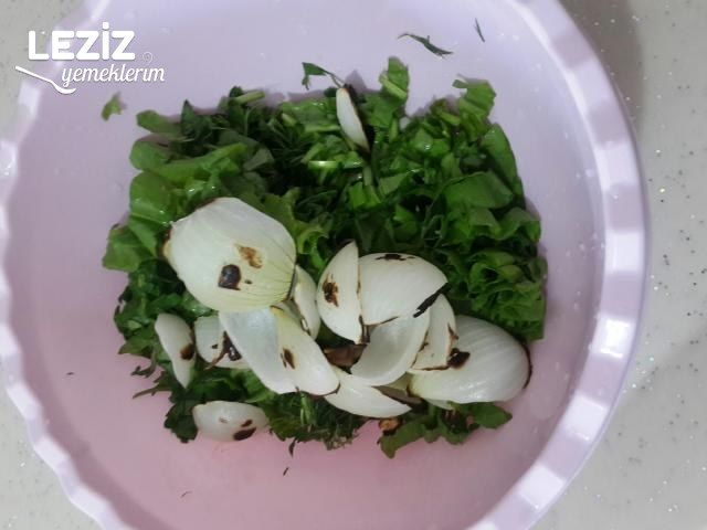 Közlenmiş Soğan Salatası