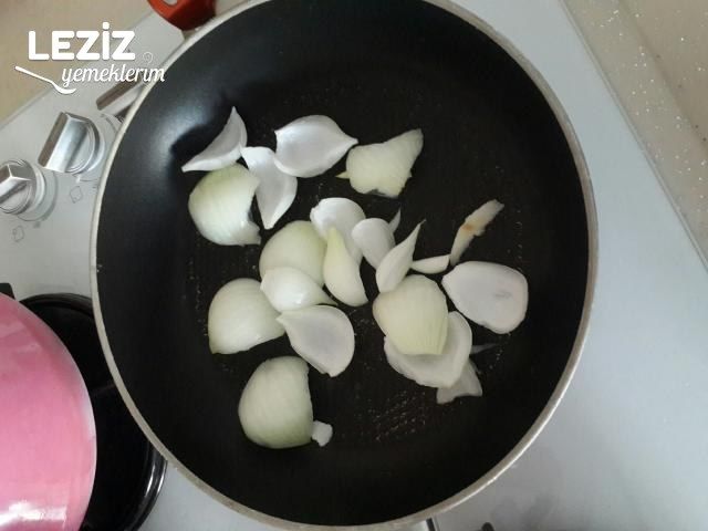 Közlenmiş Soğan Salatası