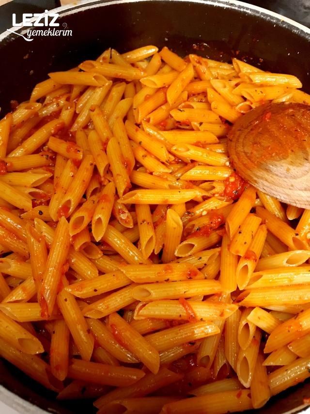 Domates Soslu Demleme Makarna