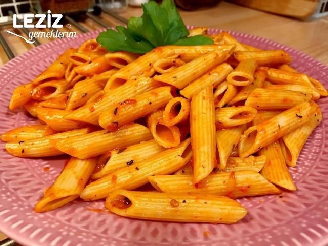 Domates Soslu Demleme Makarna