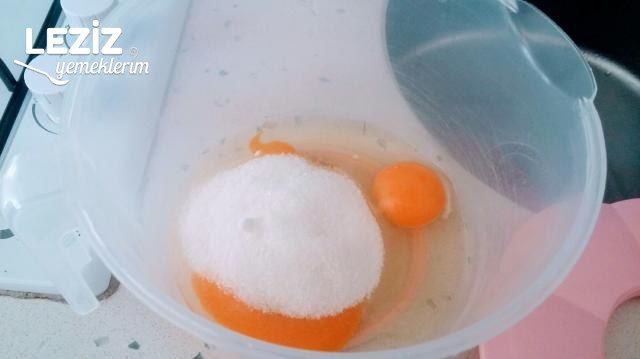 Kakaolu Çikolata Soslu Fıstık Ve Cevizli Pasta