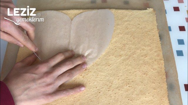 Tek Fırın Tepsisinden 4 Katlı Pasta
