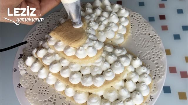 Tek Fırın Tepsisinden 4 Katlı Pasta Leziz Yemeklerim