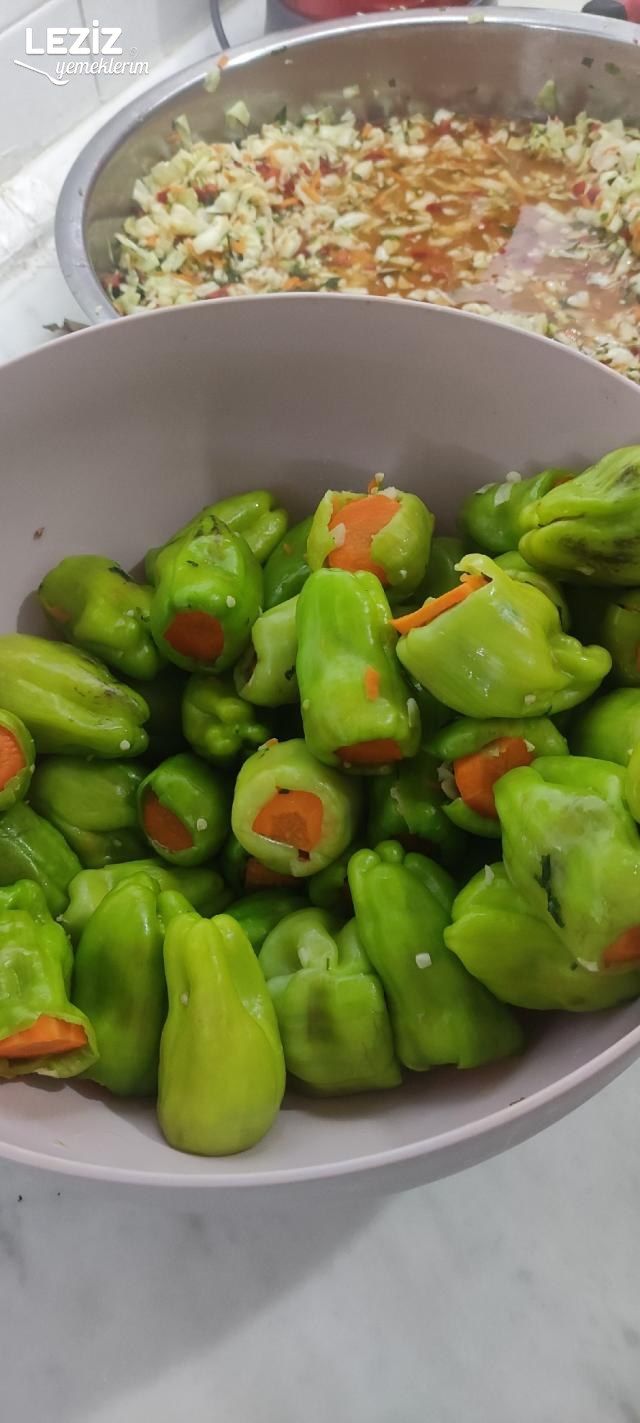 İçi Sebze Dolu Dolma Biberi Turşusu Tarifi