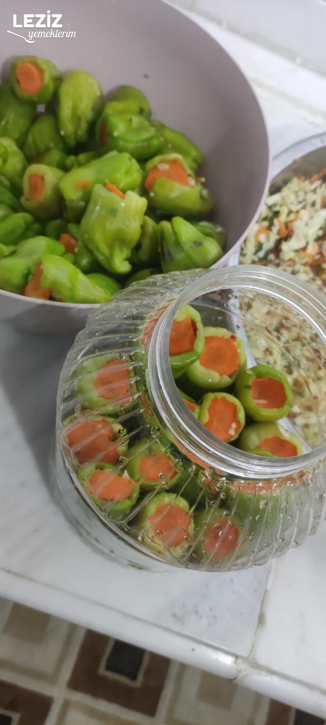İçi Sebze Dolu Dolma Biberi Turşusu Tarifi