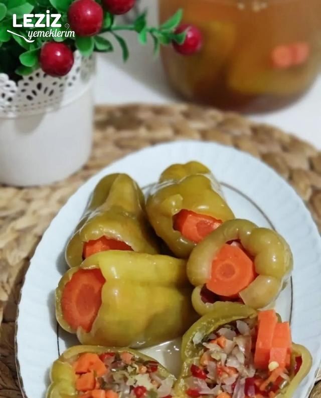 İçi Sebze Dolu Dolma Biberi Turşusu Tarifi