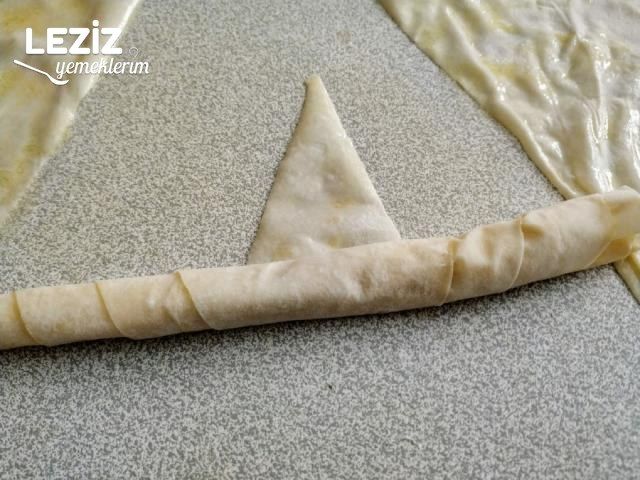 Peynirli Sandal Böreği Tarifi