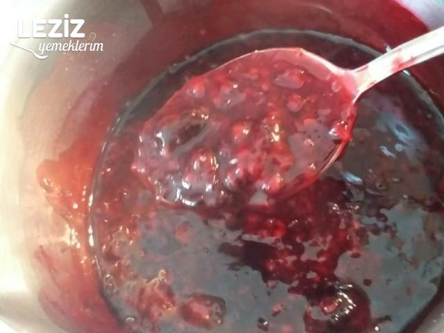 Böğürtlenli Krema Tatlısı