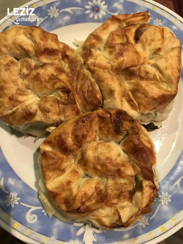 Pazılı Ispanaklı Gül Börek