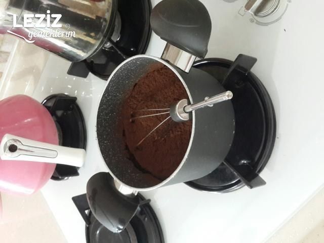 Kivili Tereyağlı Islak Kek