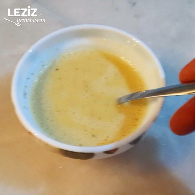 Terbiyeli Erişteli Un Çorbası