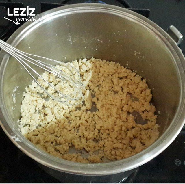 Terbiyeli Erişteli Un Çorbası