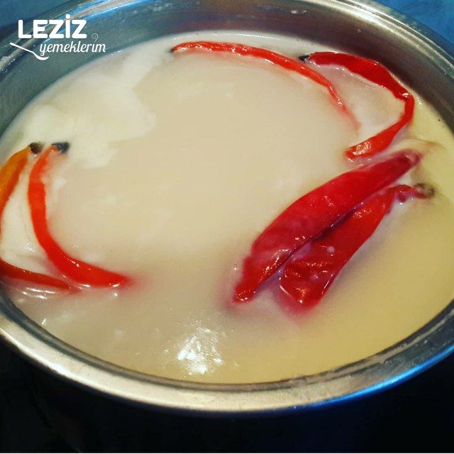 Terbiyeli Erişteli Un Çorbası