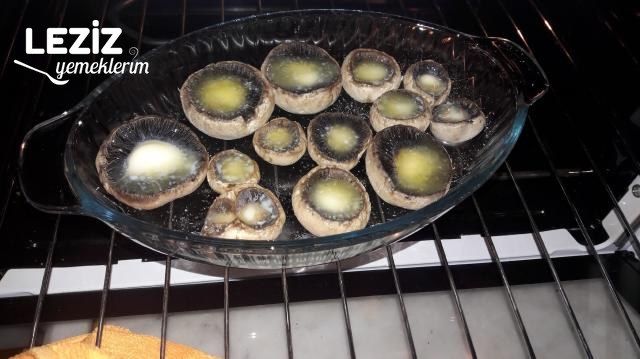 Fırında Kaşarlı Mantar Yapımı