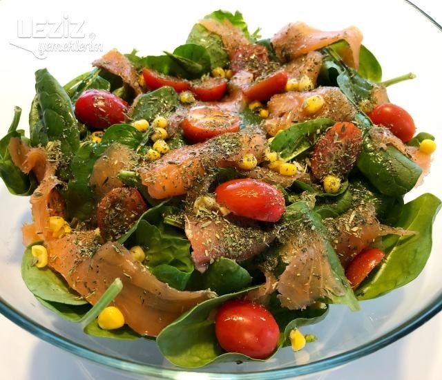 Füme Somonlu Ispanak Salatası