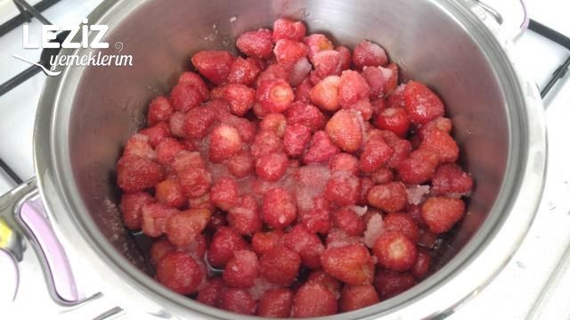 Tam Ölçüsüyle Nefis Çilek Reçeli Tarifi