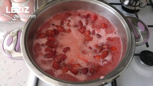 Tam Ölçüsüyle Nefis Çilek Reçeli Tarifi