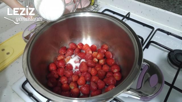 Tam Ölçüsüyle Nefis Çilek Reçeli Tarifi